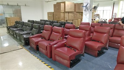 Sofa w kinie domowym, idealna do twojego pokoju medialnego
